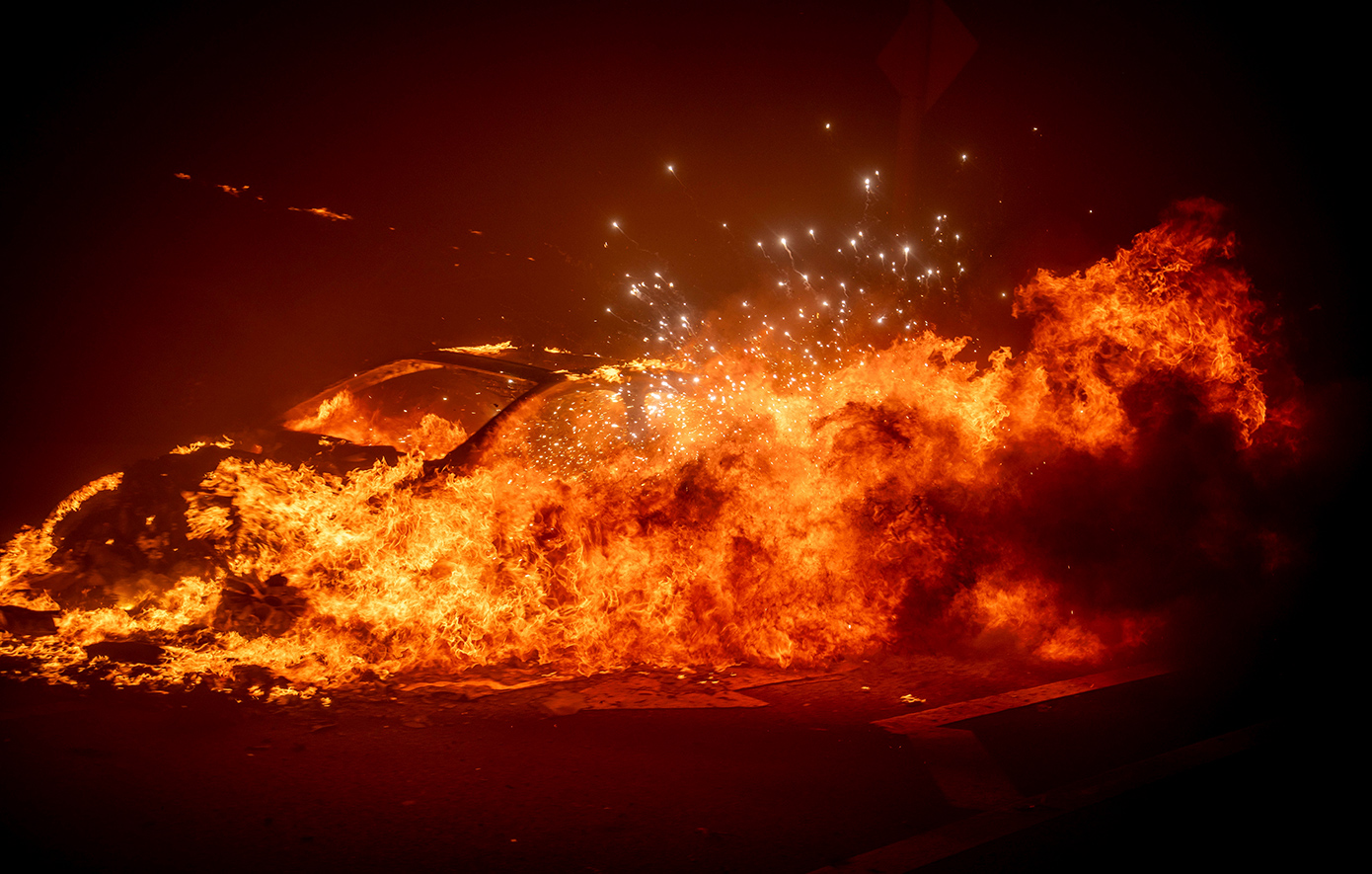 Φωτιά εκτός ελέγχου στην Καλιφόρνια