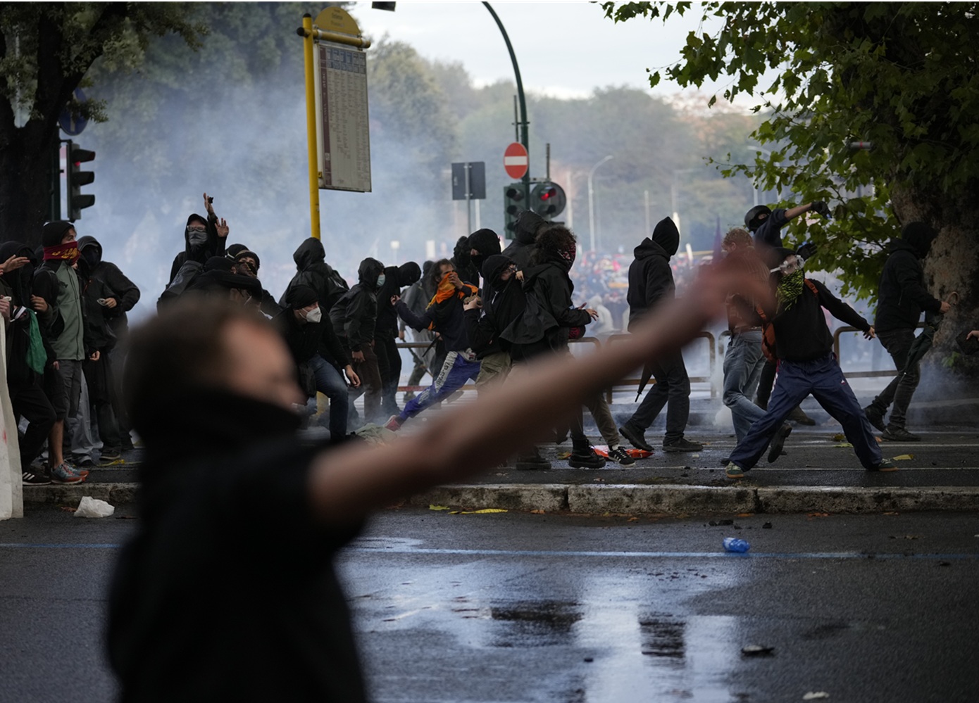 Ιταλία: Η αστυνομία στη Ρώμη θα εντοπίσει πολίτες που ύψωσαν το χέρι στον φασιστικό χαιρετισμό σε διαδήλωση μέσω βίντεο