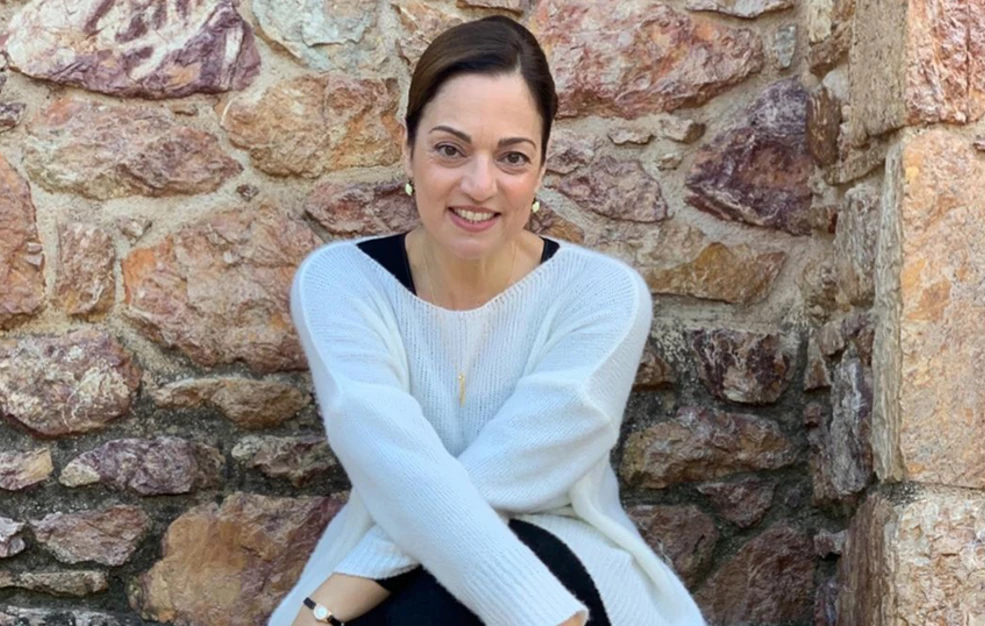 «Άκου Άρη, έγκλημα είναι να στέλνεις στη ΜΕΘ μωρό από το ξύλο, όχι η άμβλωση» &#8211; Η Ελένη Καρακάση για Σερβετάλη