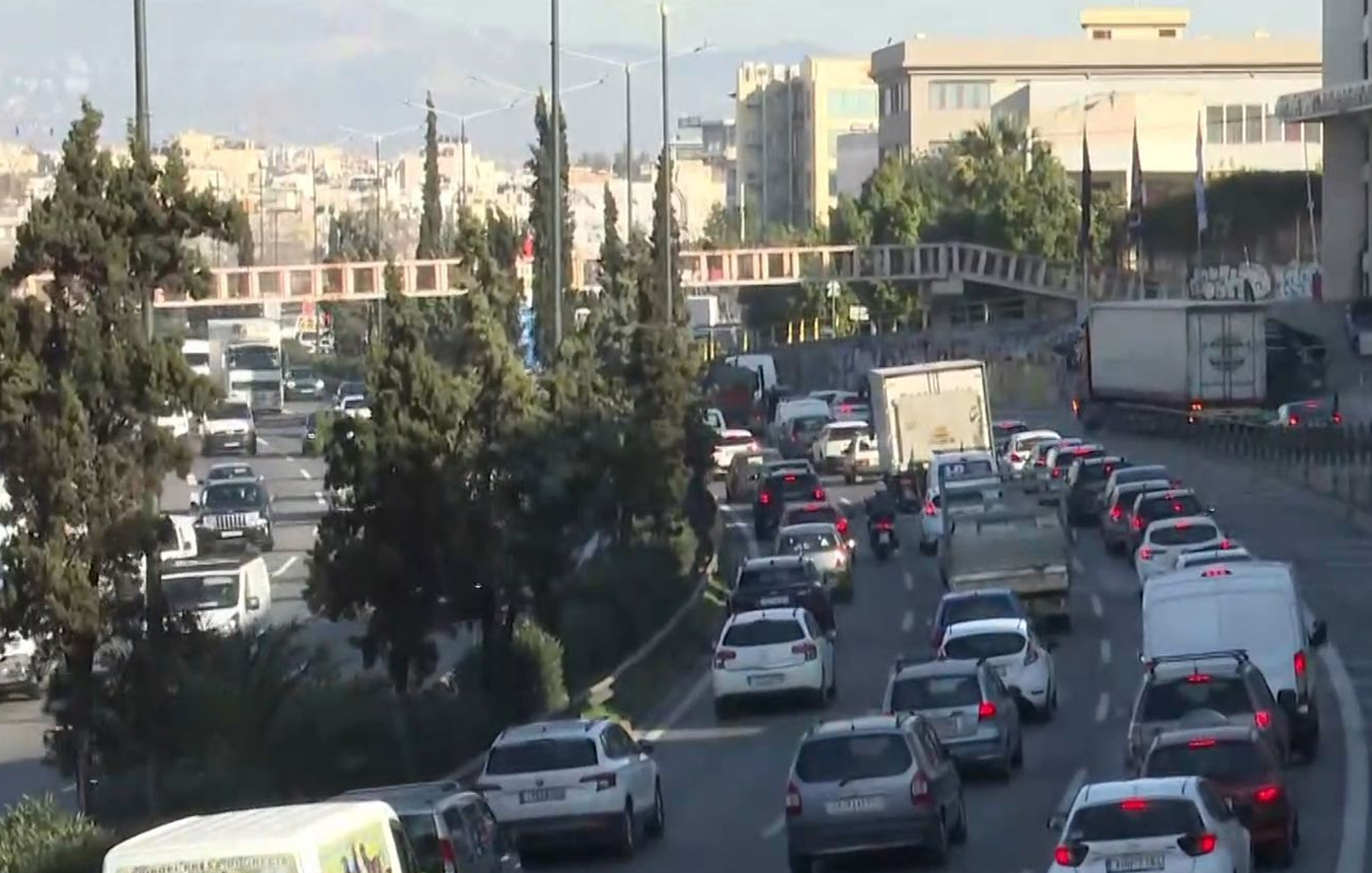 Απελπισία ο Κηφισός, έπεσαν χώματα στο ύψος της Νέας Φιλαδέλφειας