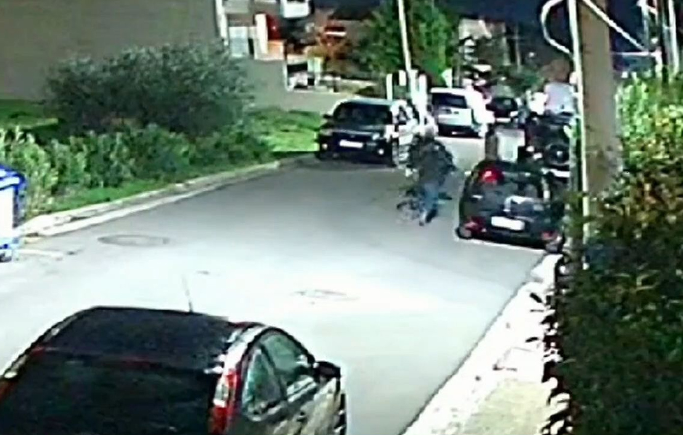 Βίντεο – ντοκουμέντο από τη σύλληψη 58χρονου που άνοιγε αυτοκίνητα και σπίτια στη Ραφήνα και το Πικέρμι