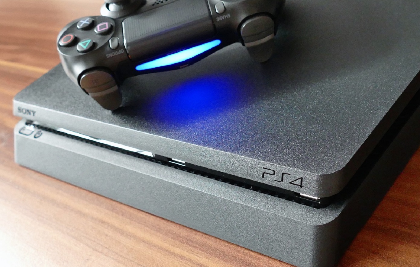 Η Ευρωπαϊκή Επιτροπή απαγορεύει την πώληση Xbox και PlayStation στη Ρωσία, ώστε να μη χρησιμοποιούνται για&#8230; drones