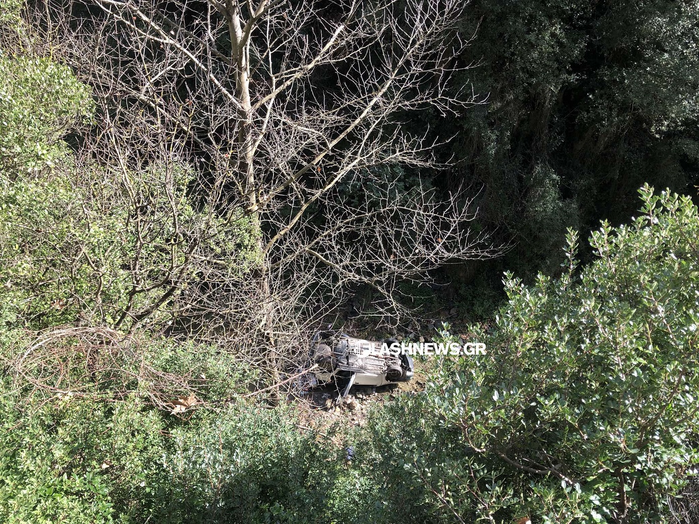 Αυτοκίνητο έπεσε σε γκρεμό στην Κρήτη – Ο οδηγός έμεινε εγκλωβισμένος όλη τη νύχτα