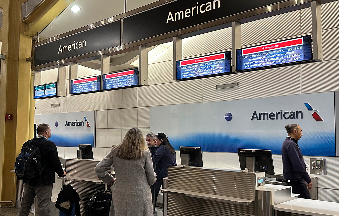 Τραγωδία στην Ουάσινγκτον: Αεροπλάνο με δεκάδες επιβάτες συγκρούστηκε με ελικόπτερο του στρατού Τραγωδία στην Ουάσινγκτον: Αεροπλάνο με δεκάδες επιβάτες συγκρούστηκε με ελικόπτερο του στρατού