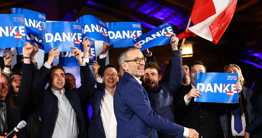 Ένα βήμα προτού η Ακροδεξιά κυβερνήσει την Αυστρία – Ο ηγέτης της καλεί τους συντηρητικούς για σχηματισμό συνασπισμού