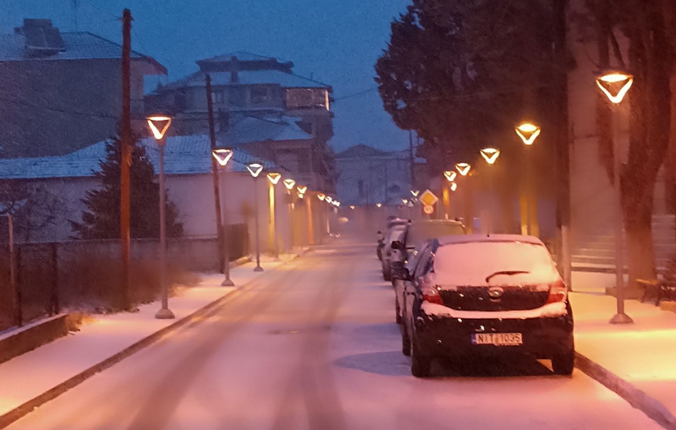 «Στα λευκά» ντύθηκε η Βόρεια Ελλάδα &#8211; Πώς θα κινηθεί η κακοκαιρία τις επόμενες ώρες, όλα τα μέτρα για τον χιονιά