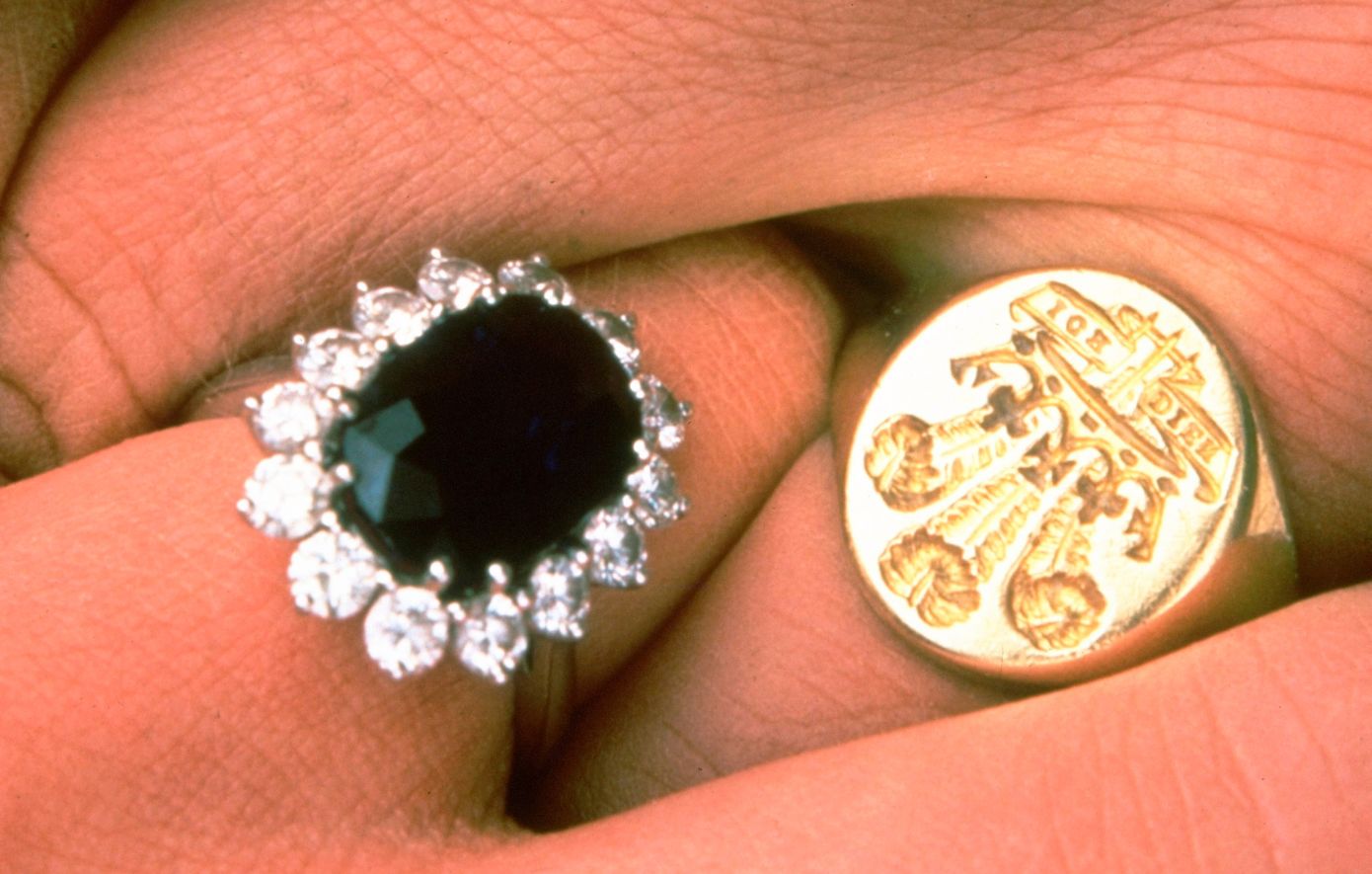 δαχτυλίδια αρραβώνων βασιλιά Καρόλου και πριγκίπισσας Νταϊάνα δαχτυλίδια αρραβώνων βασιλιά Καρόλου και πριγκίπισσας Νταϊάνα