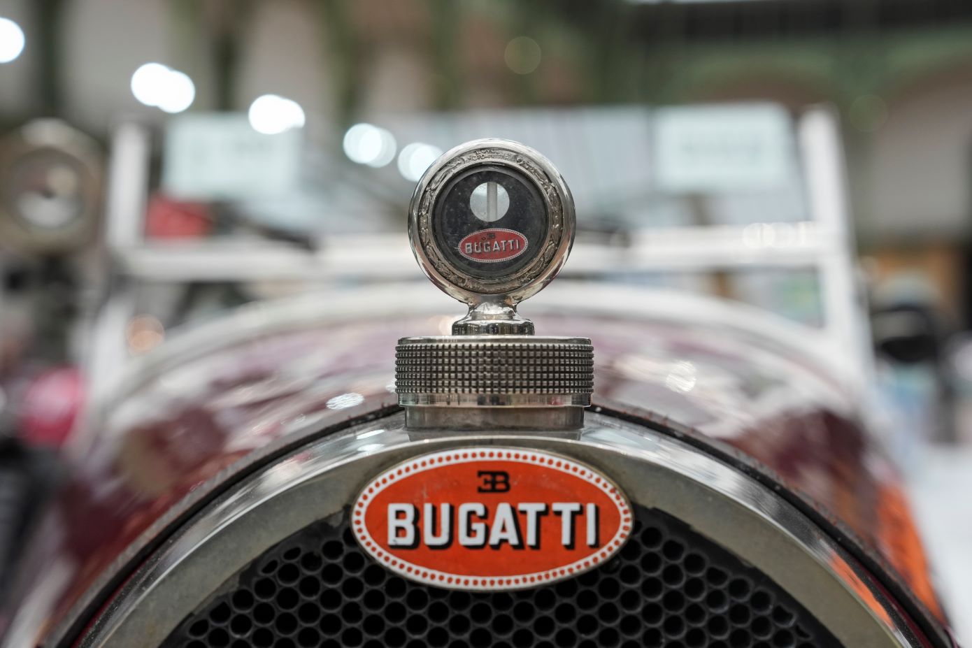 Πληρώνεται για να οδηγεί αμάξια της Bugatti – Ο τυχερός νέος εργαζόμενος του θρυλικού παραγωγού αυτοκινήτων