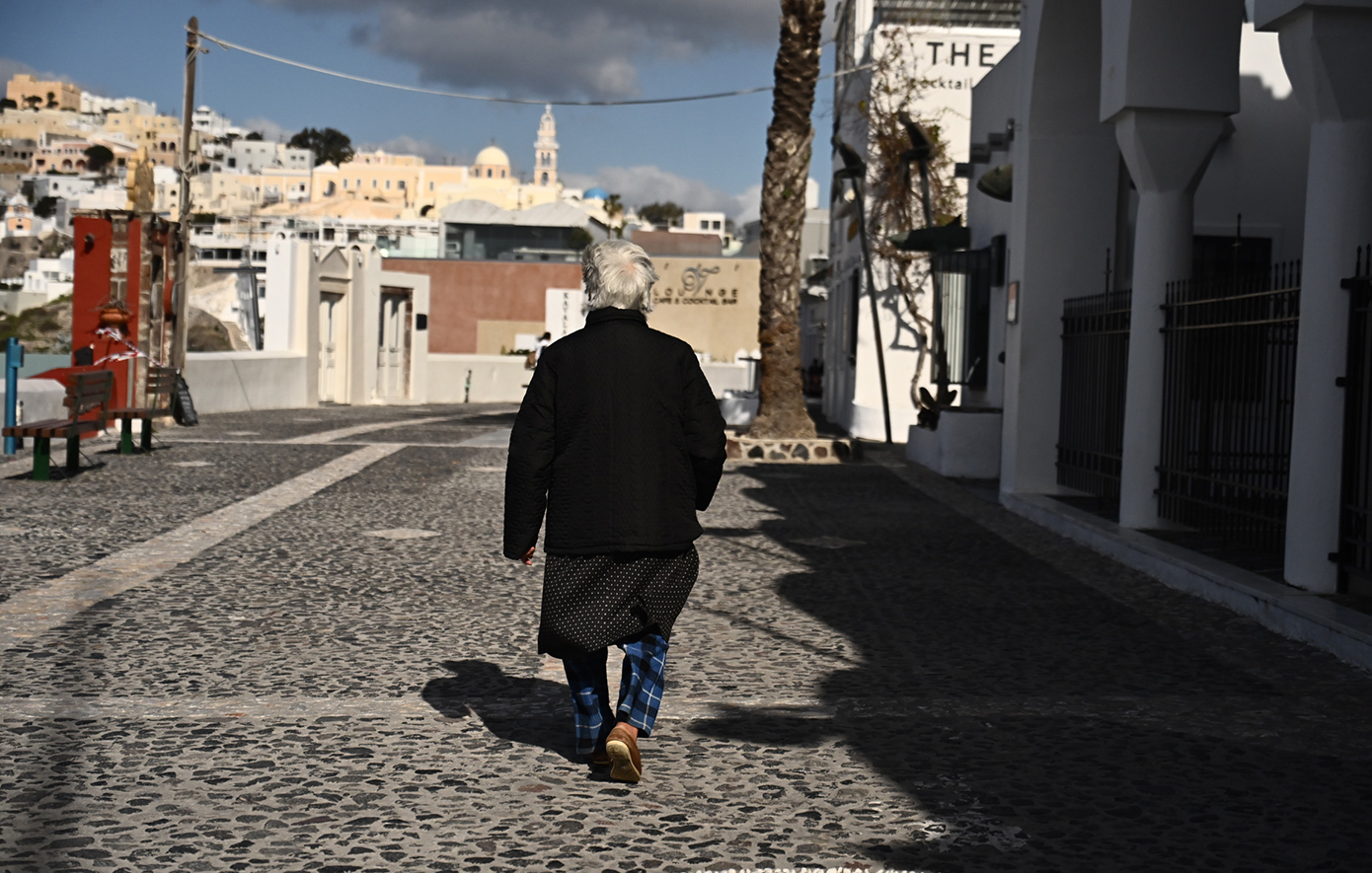 Στον ρυθμό των Ρίχτερ συνεχίζει να «χορεύει» η Σαντορίνη – Αλλεπάλληλοι σεισμοί ταρακουνούν τους κατοίκους