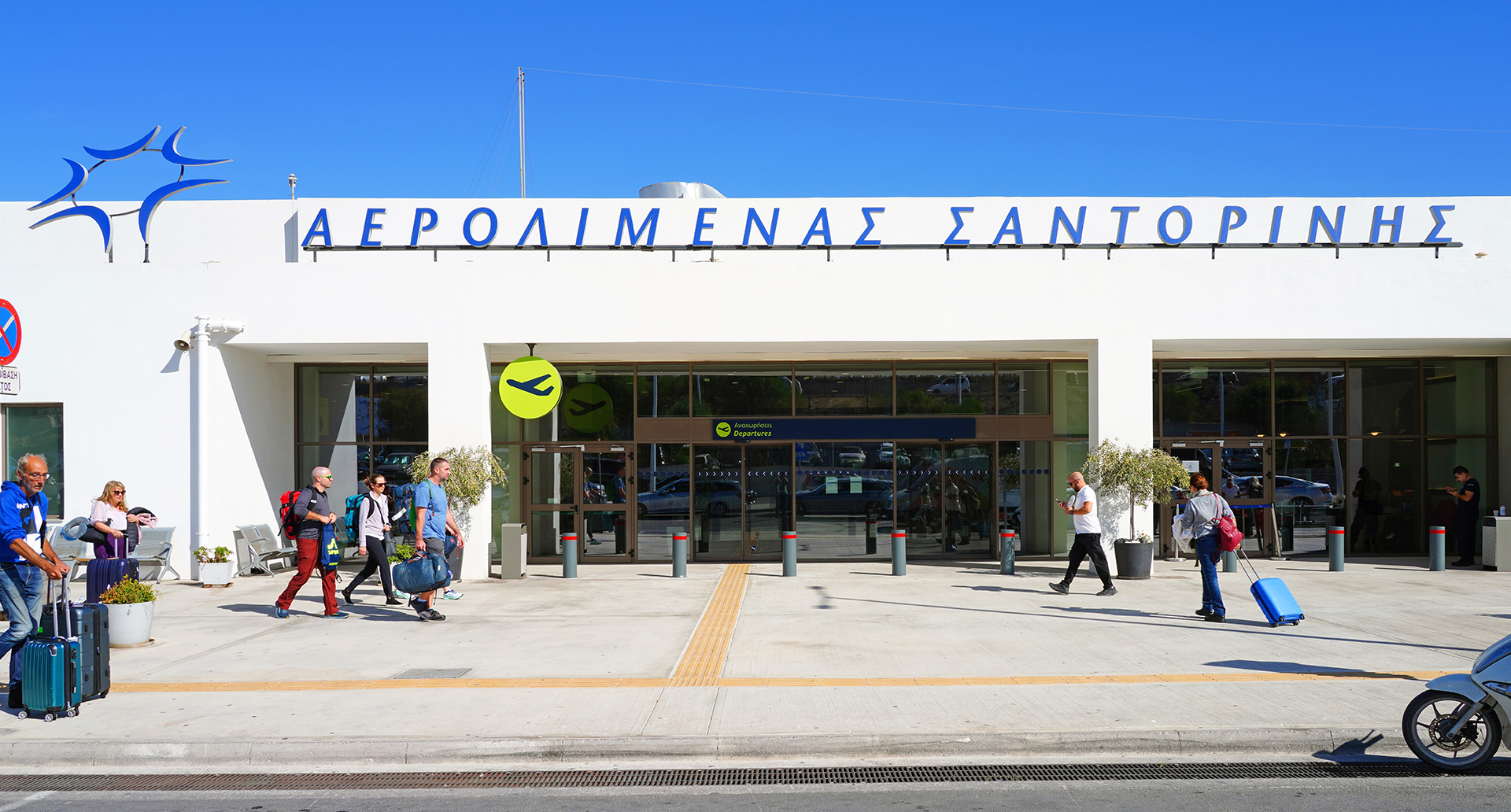 Σάββας Καραγιάννης – Fraport Greece: Όλοι οι επιβάτες έχουν αναχωρήσει με ασφάλεια από το αεροδρόμιο της Σαντορίνης