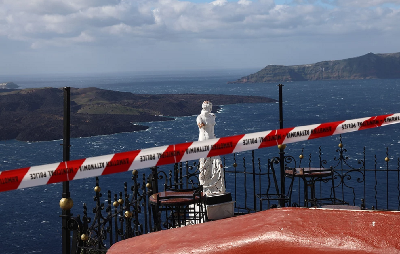 «Οι σεισμοί πρέπει να φτάσουν τουλάχιστον 6 Ρίχτερ για να βλάψουν Σαντορίνη και Αμοργό» – Το μήνυμα του Γεράσιμου Παπαδόπουλου