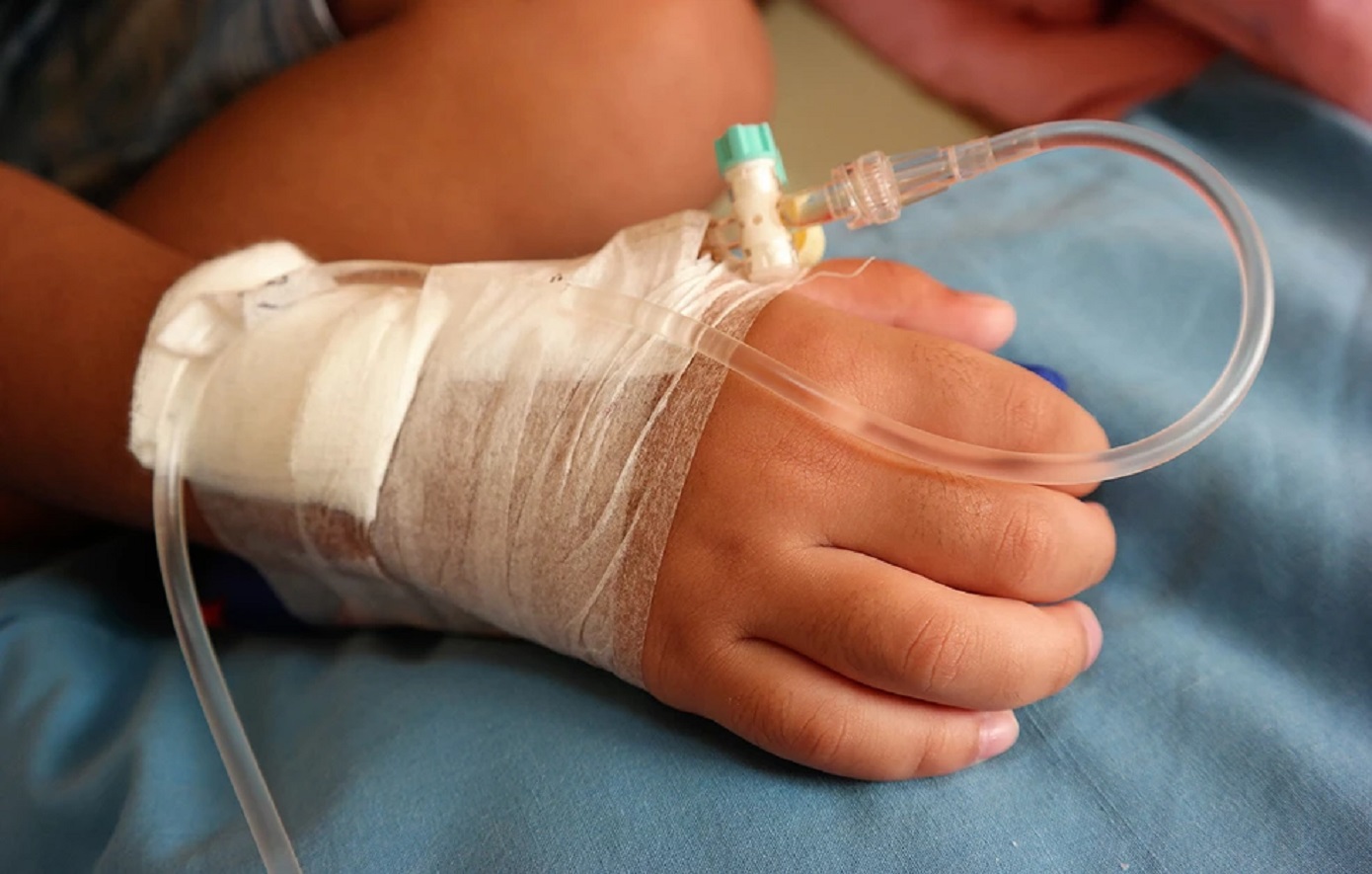 Με σοβαρά εγκαύματα και σημάδια από δαγκωματιές η 4χρονη που νοσηλεύεται στο «Αγία Σοφία» – Για 2 ή 3 μήνες στο νοσοκομείο
