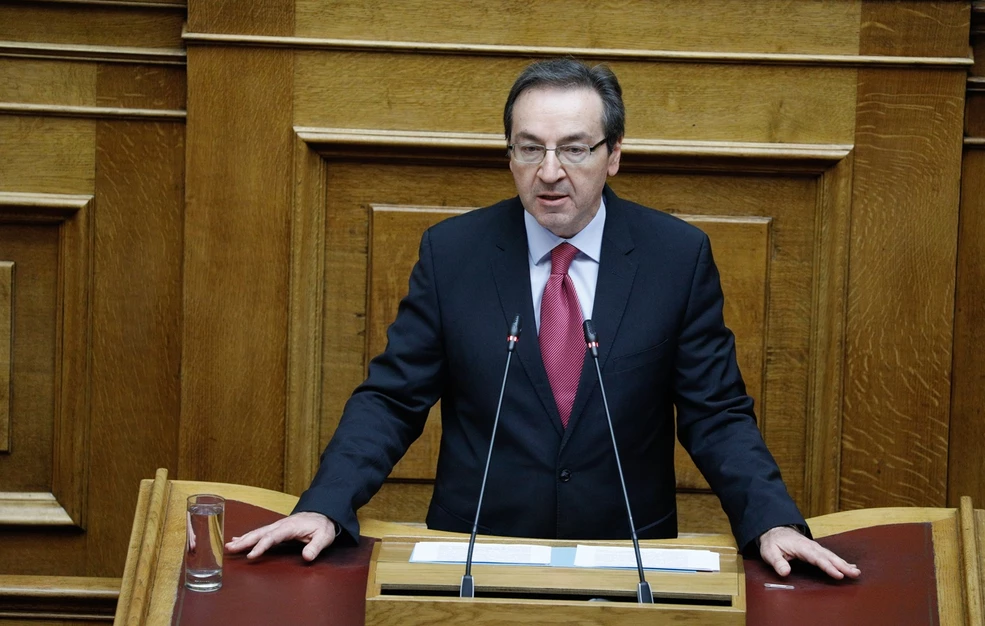 «Αυθαίρετος ο ισχυρισμός ότι το “μπάζωμα” στα Τέμπη έγινε υπό την ευθύνη του εντεταλμένου από το υπουργείο ιατροδικαστή» λέει ο υφυπουργός Δικαιοσύνης