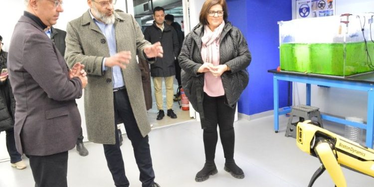 Ο Χρήστος Σταϊκούρας ενημερώθηκε για τη δραστηριότητα των εργαστηρίων του ΙΜΕΤ