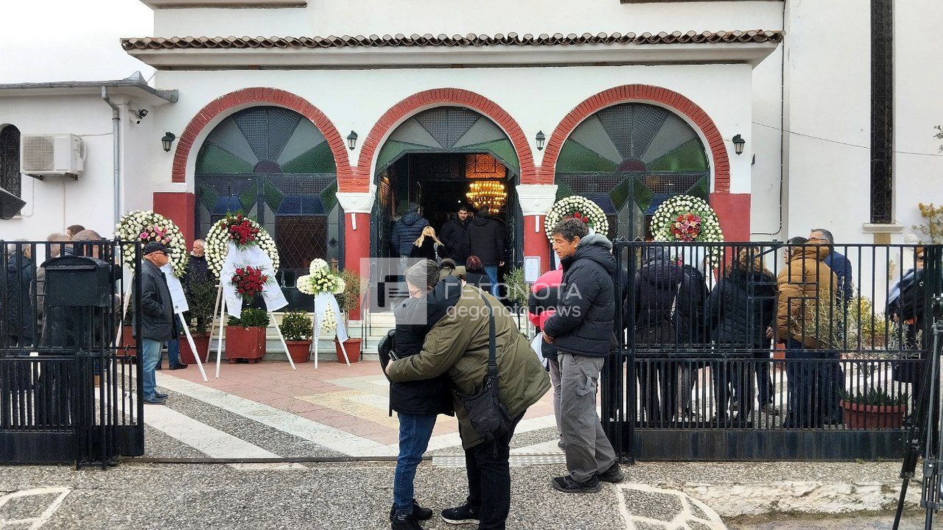 Σε κλίμα οδύνης η κηδεία του μεταφορέα που δολοφονήθηκε από τον 60χρονο στη Λάρισα – «Έφυγε το γελαστό παιδί»