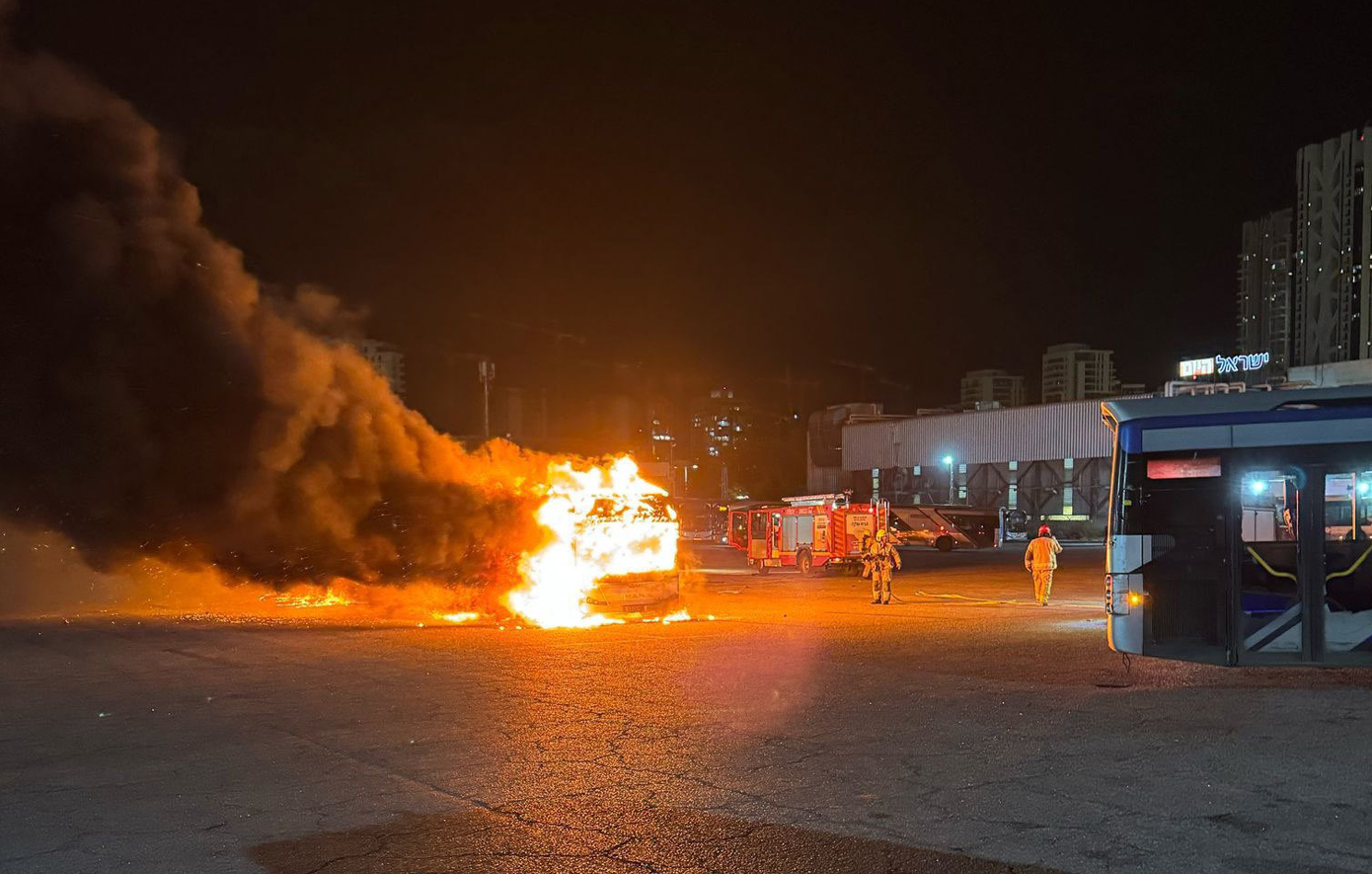 Εκρήξεις σε άδεια λεωφορεία στο Τελ Αβίβ – Υποψίες για τρομοκρατικό χτύπημα