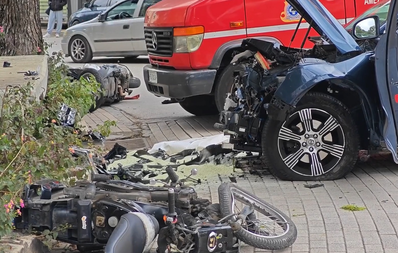 Σοκαριστικό τροχαίο με νεκρό στο Νέο Ψυχικό, δύο σοβαρά τραυματίες – Χρειάστηκε παρέμβαση της Πυροσβεστικής