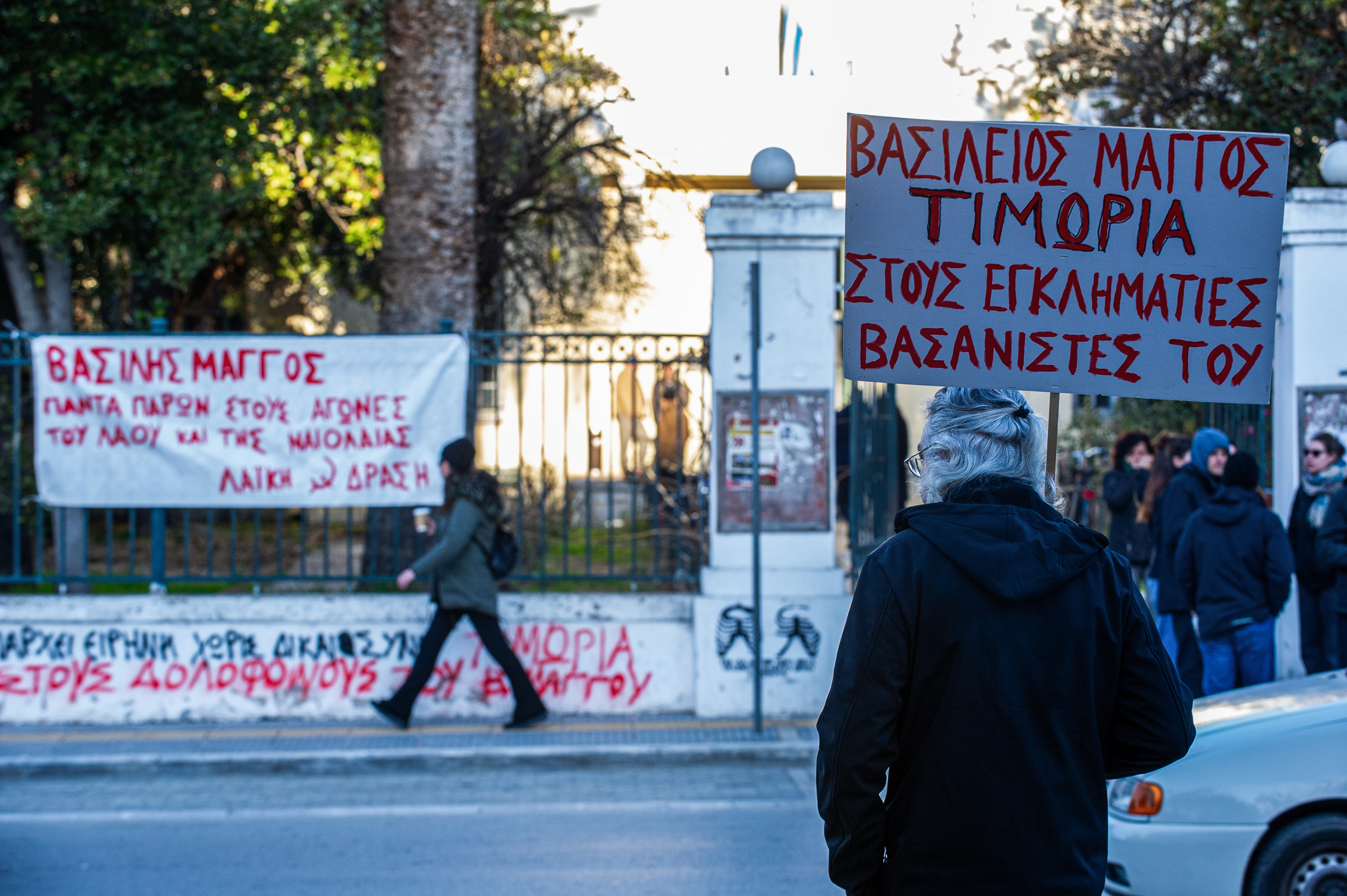 Ένοχοι οι τρεις αστυνομικοί για τον ξυλοδαρμό του Βασίλη Μάγγου – Τι ποινή τους επιβλήθηκε