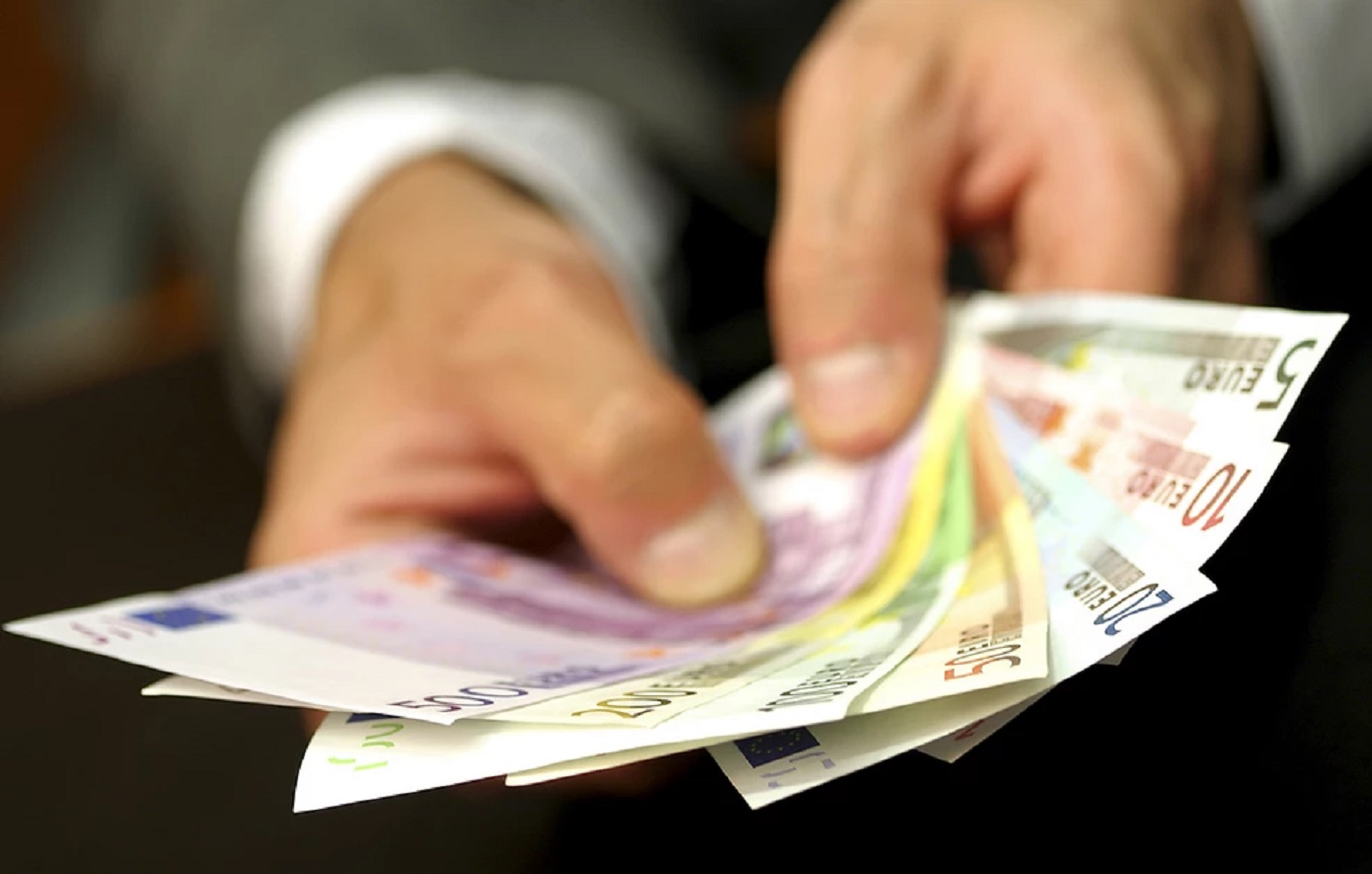 Εφορία: Φρένο στις ποινικές διώξεις για ρυθμισμένα χρέη άνω των 100.000 ευρώ