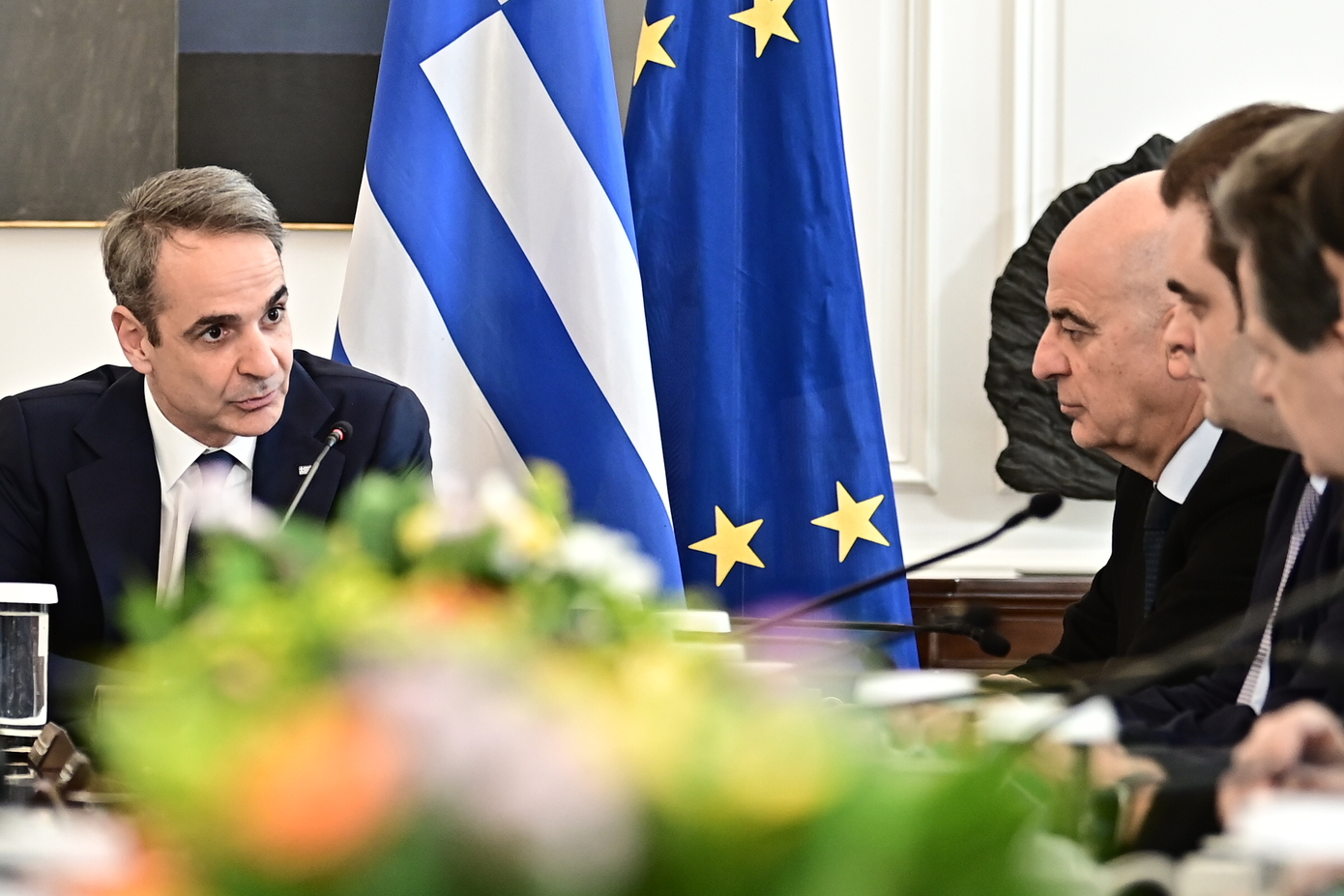 Μηνύματα Μητσοτάκη στο υπουργικό για τα Τέμπη – Στο Άμπου Ντάμπι σήμερα ο πρωθυπουργός
