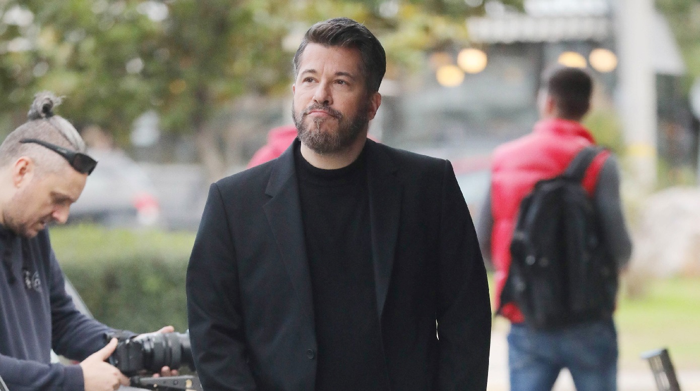 Χάρης Βαρθακούρης: Γενέθλια στο κρεβάτι με αντιβίωση – Η μεγάλη μας κόρη με πατερίτσες, καταλήξαμε νυχτιάτικα στο ΚΑΤ