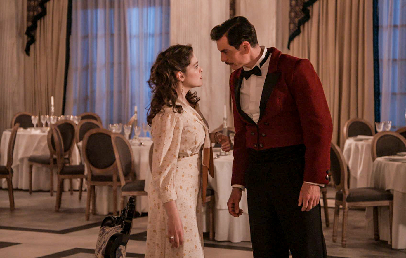 «Grand Hotel»: Τι συνδέει την Εριέττα με τον Ρήγα; Ποιο σκοτεινό μυστικό από το παρελθόν του γνωρίζει;