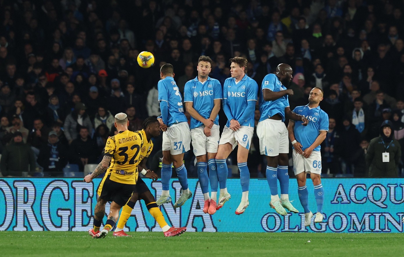 Serie A: Ζωντανή η μάχη του τίτλου μετά την ισοπαλία στο Νάπολι – Ίντερ