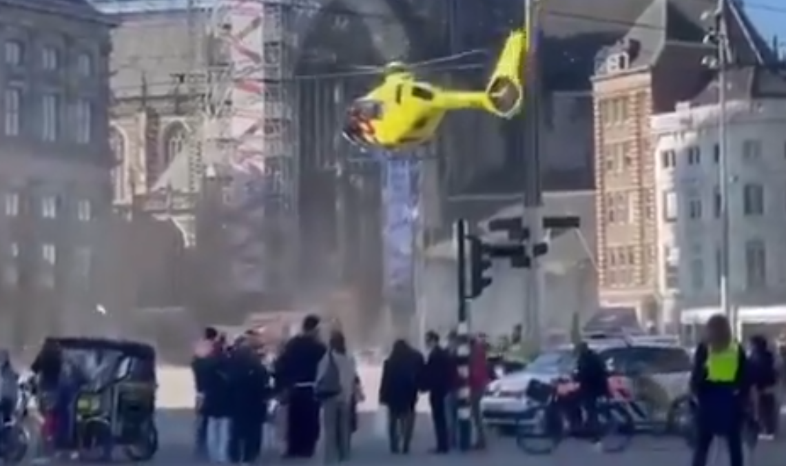 Επίθεση με μαχαίρι σε κεντρική πλατεία του Άμστερνταμ – Τραυματίστηκαν πέντε άτομα, συνελήφθη ο δράστης