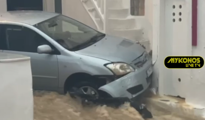 «Αυτοκίνητο στα Ματογιάννια δεν είχα δει ποτέ στη ζωή μου» &#8211; Χείμαρρος παρέσυρε όχημα στα στενά της Μυκόνου
