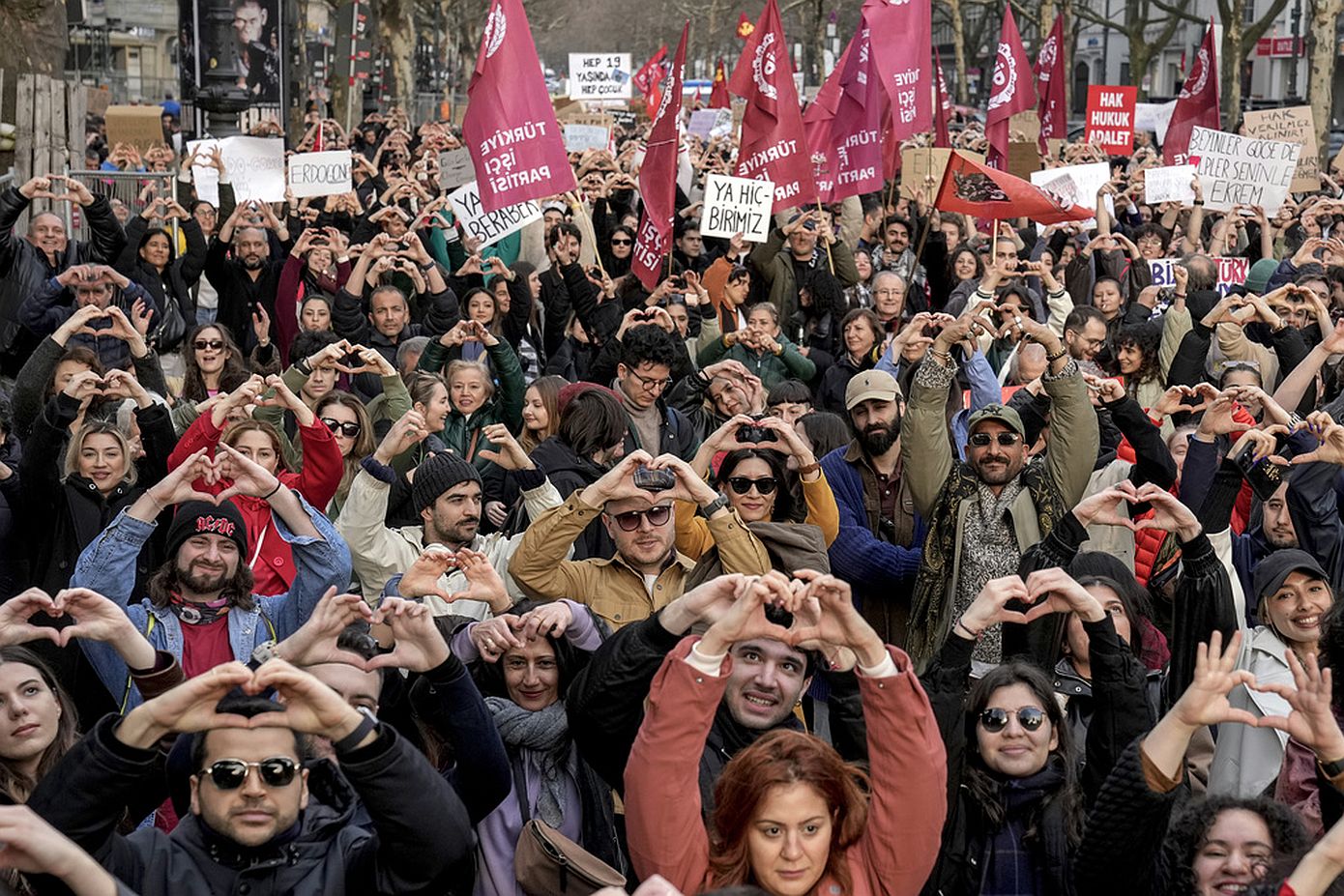 Γερμανία: Διαδήλωση Τούρκων μεταναστών στο Βερολίνο υπέρ του Εκρέμ Ιμάμογλου
