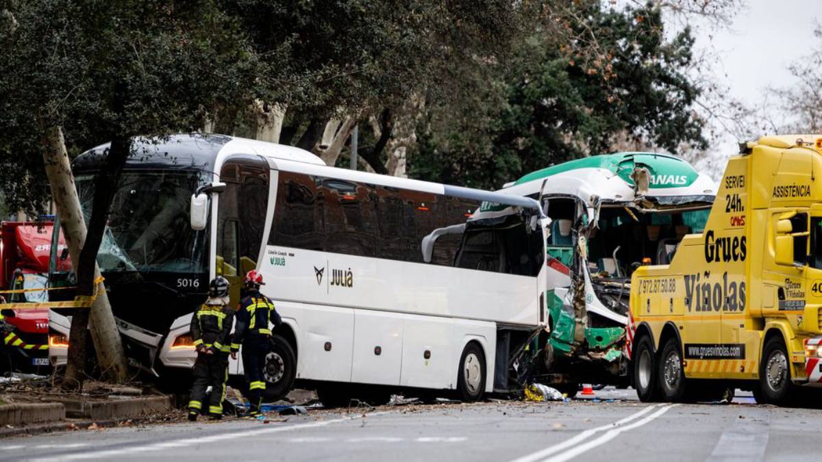 Σύγκρουση δύο λεωφορείων με τουρίστες στη Βαρκελώνη – Τέσσερις σοβαρά τραυματίες, ανάμεσά τους ένα παιδί