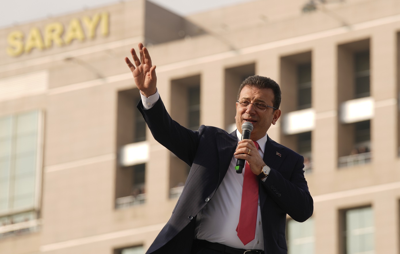 Προφυλακίζεται ο Εκρέμ Ιμάμογλου για τις κατηγορίες περί διαφθοράς – Στους δρόμους η αντιπολίτευση