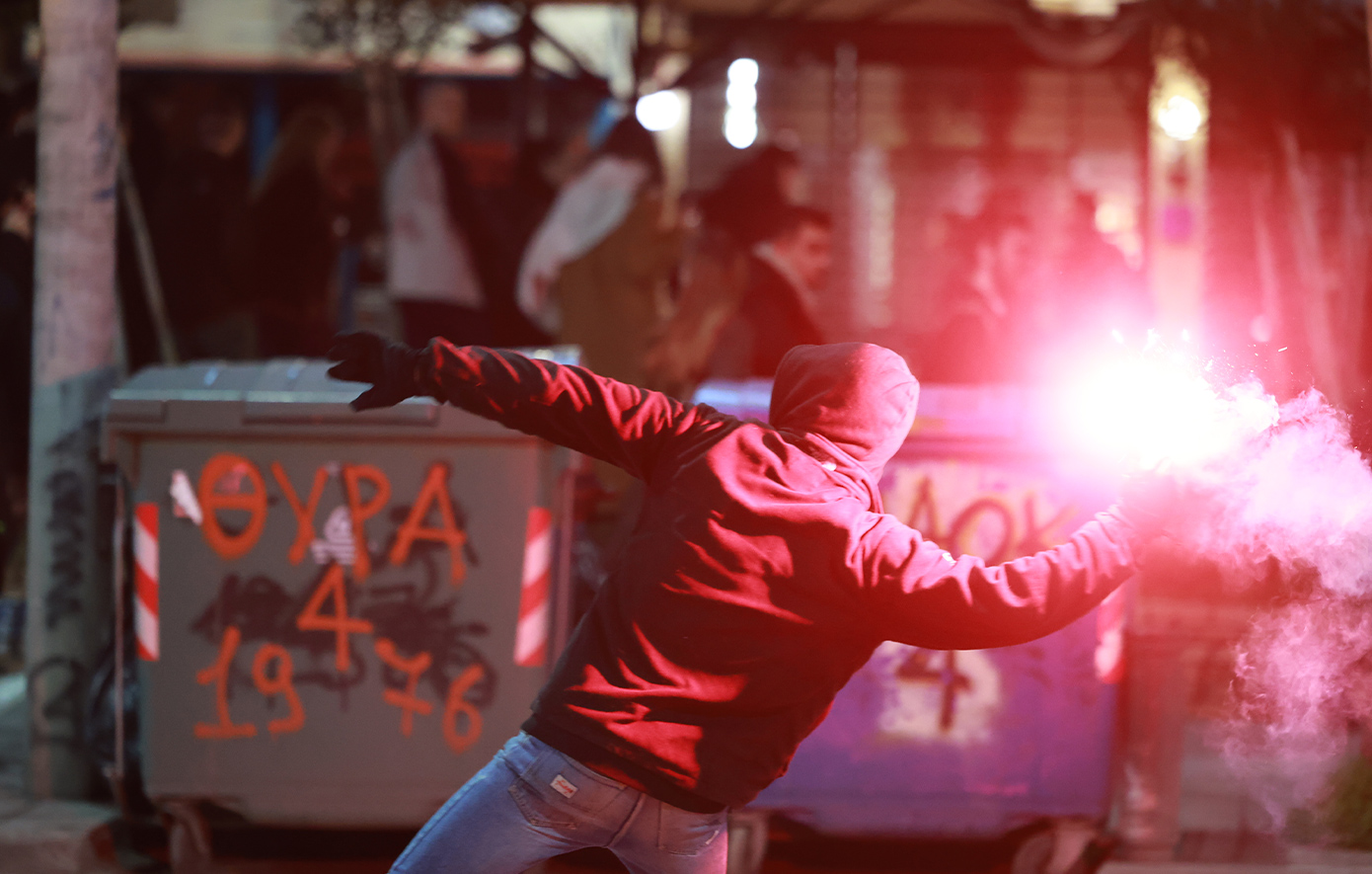 Πάνω από 50 προσαγωγές στα επεισόδια στο κέντρο της Θεσσαλονίκης μετά τη συγκέντρωση για τα Τέμπη