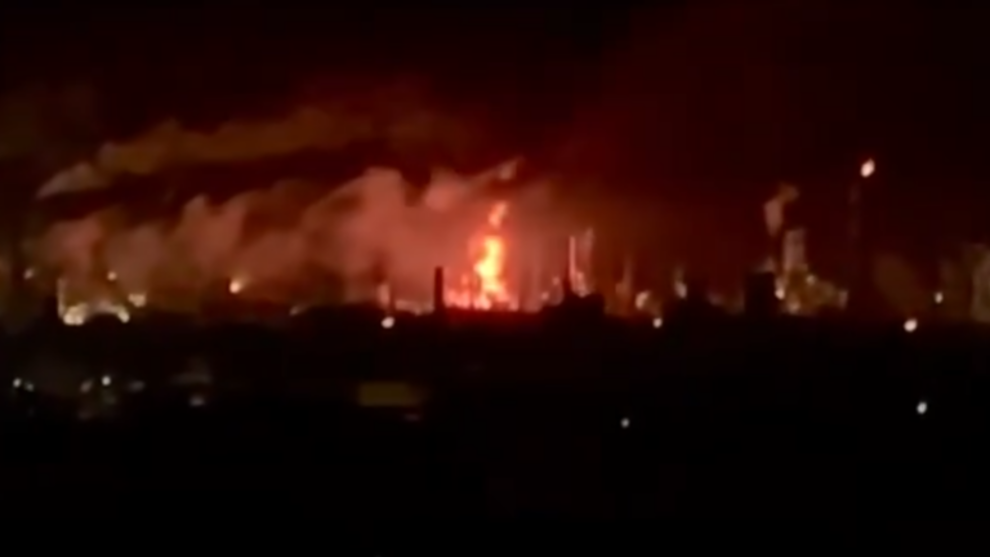 Φωτιά σε διυλιστήριο πετρελαίου στην πόλη Ουφά της Ρωσίας