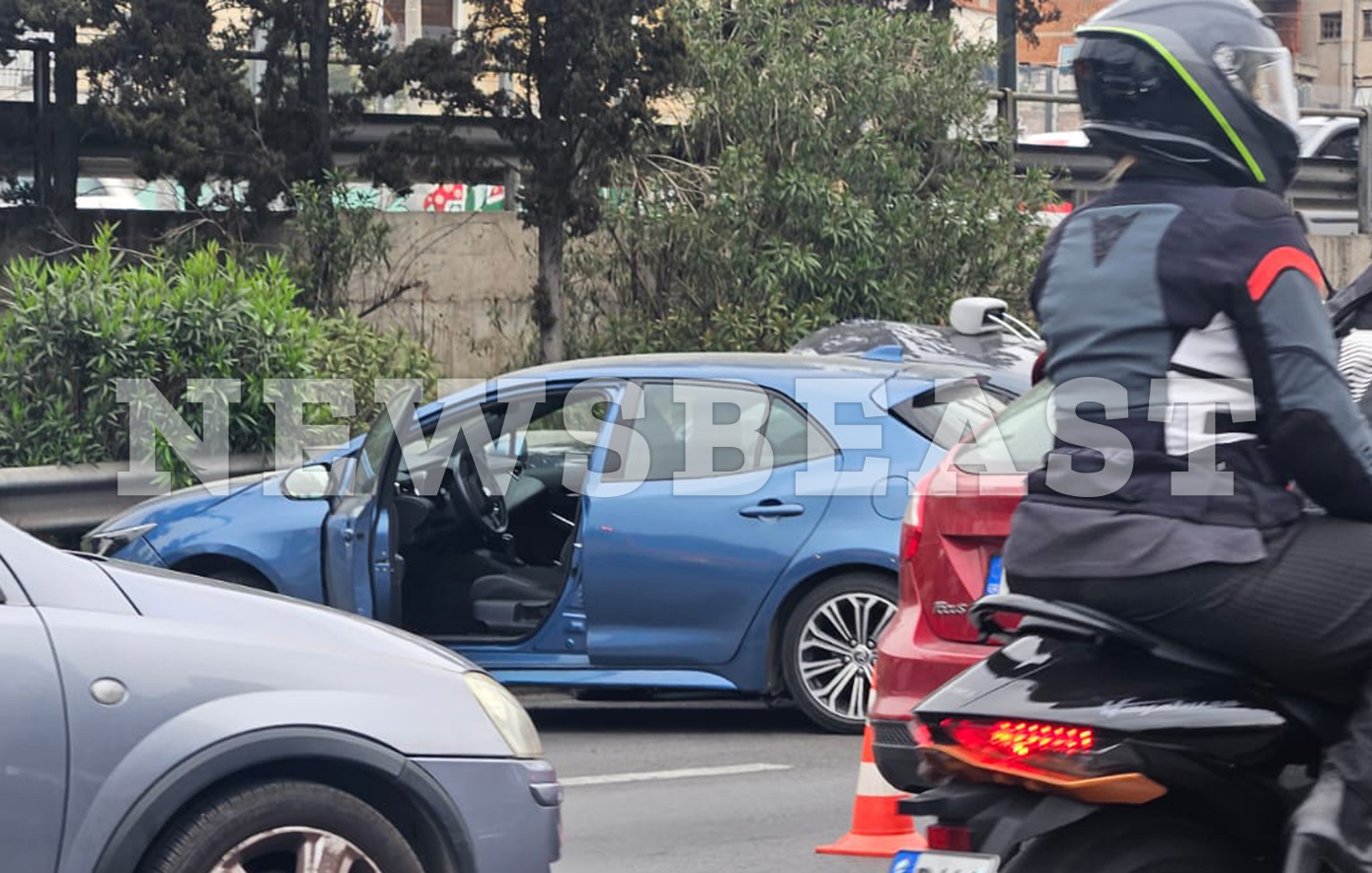 Καραμπόλα στον Κηφισό με φορτηγό και δύο ΙΧ, ένας τραυματίας Καραμπόλα στον Κηφισό με φορτηγό και δύο ΙΧ, ένας τραυματίας