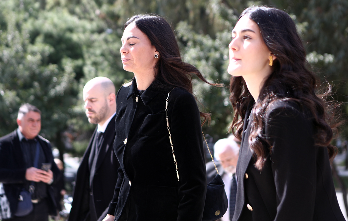 Αυτή την ώρα το τελευταίο αντίο στον Αλέξη Κούγια Αυτή την ώρα το τελευταίο αντίο στον Αλέξη Κούγια