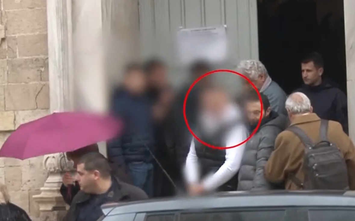 Προφυλακιστέος ο 17χρονος για τους πυροβολισμούς έξω από κέντρο διασκέδασης στην Κρήτη &#8211; «Νόμιζα ότι χτύπησαν την αδερφή μου»