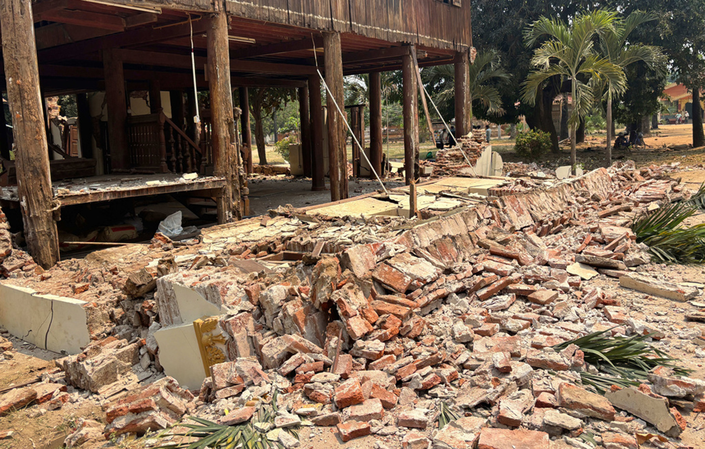 Πανικός στη Μιανμάρ από τον ισχυρό σεισμό των 7,7 Ρίχτερ Πανικός στη Μιανμάρ από τον ισχυρό σεισμό των 7,7 Ρίχτερ