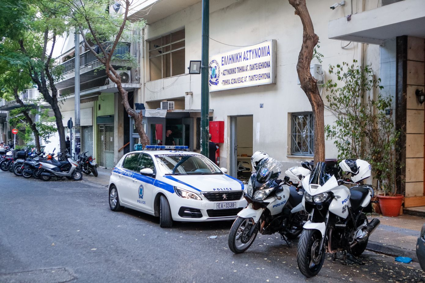 «Στην πλατεία κάνω εγώ κουμάντο, θα σας σφάξω όλους» &#8211; Ο Αιγύπτιος με τη χατζάρα και οι απίστευτες σκηνές στον Άγιο Παντελεήμονα