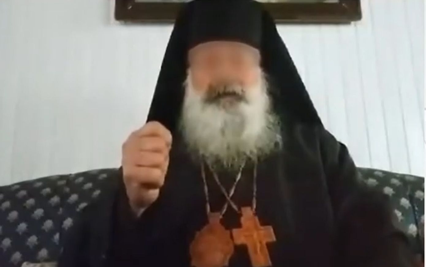 Συνελήφθη ο ψευδο-επίσκοπος που καλούσε τον κόσμο να πάρει τα όπλα: «Τα είπα για πλάκα»