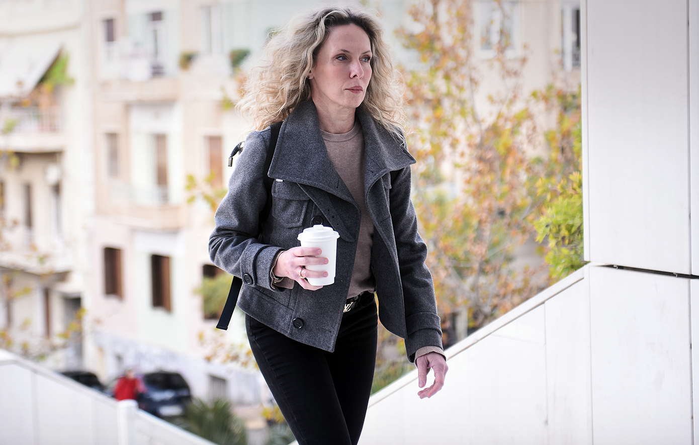 Η Εβελίνα Παπούλια κουρεύτηκε μόνη της: «Βαριέμαι; Το μαλλί την πληρώνει πάντα!»