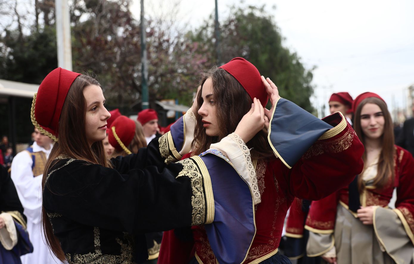 Φωτογραφίες από τη μαθητική παρέλαση στο κέντρο της Αθήνας &#8211; Οι κλειστοί δρόμοι
