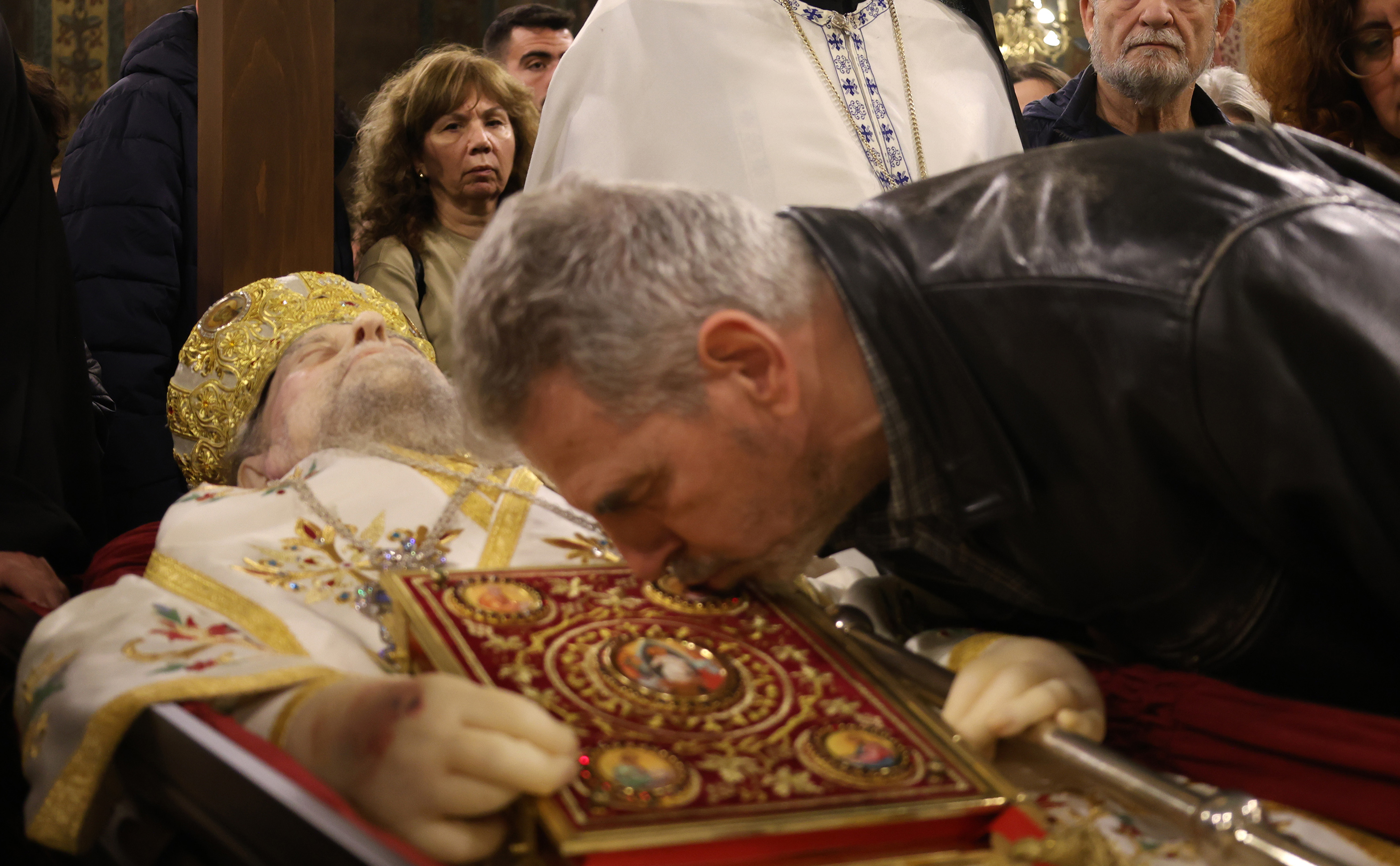 Λαϊκό προσκύνημα_Σκήνωμα Μητροπολίτη Άνθιμου Λαϊκό προσκύνημα_Σκήνωμα Μητροπολίτη Άνθιμου