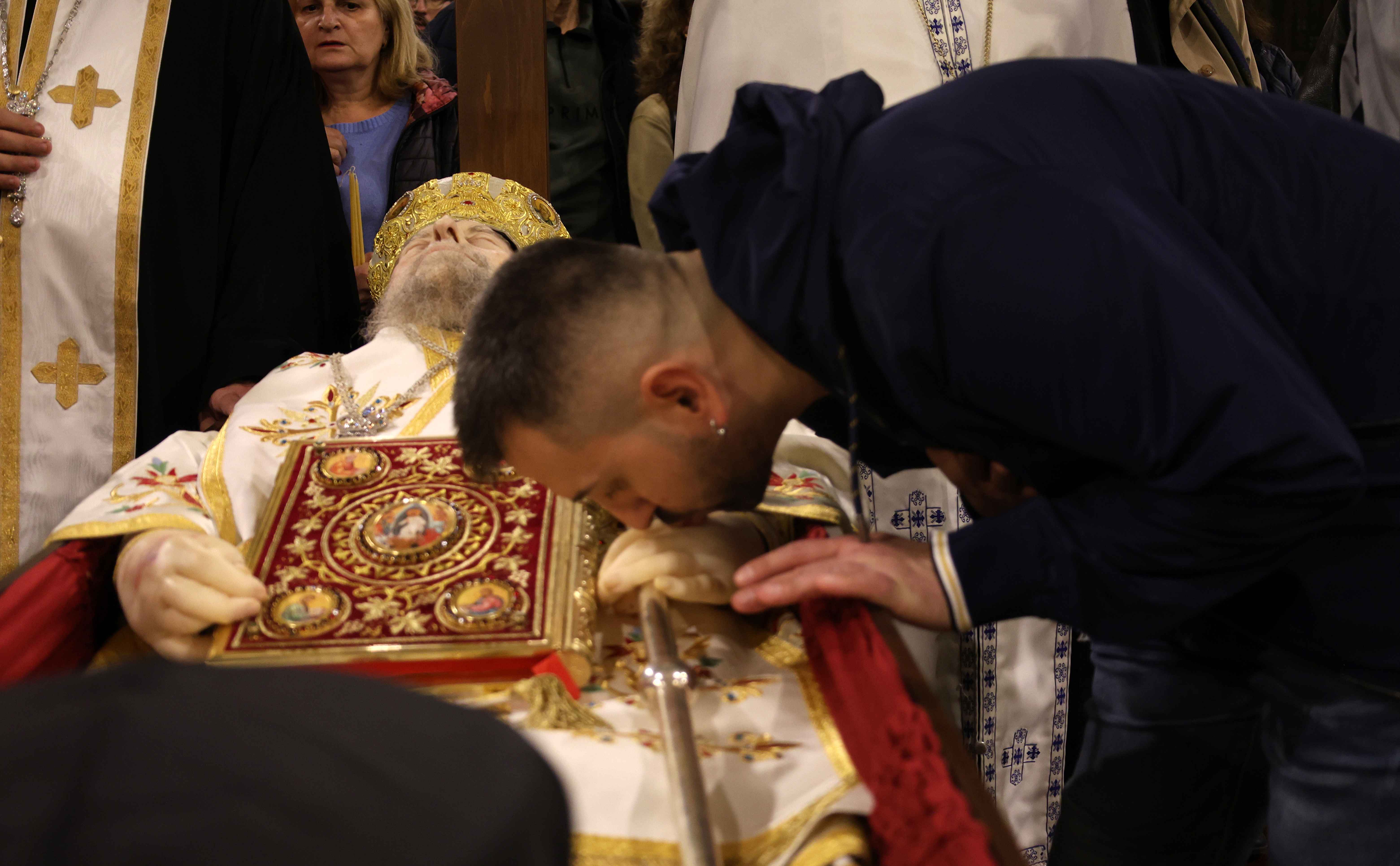 Λαϊκό προσκύνημα_Σκήνωμα Μητροπολίτη Άνθιμου Λαϊκό προσκύνημα_Σκήνωμα Μητροπολίτη Άνθιμου