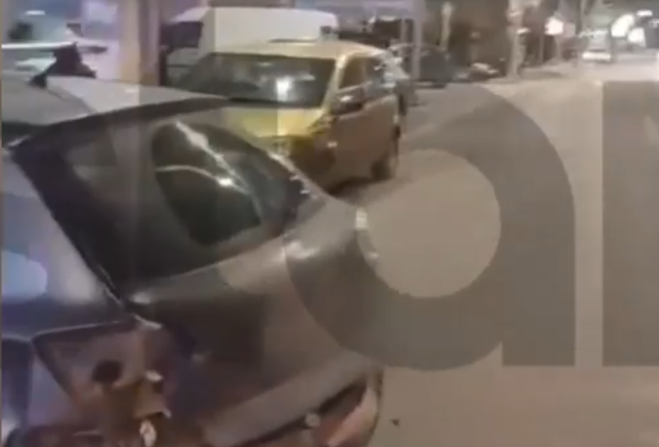 Τρελή πορεία μεθυσμένου οδηγού ταξί στη λεωφόρο Μαραθώνος: «Έπεσε εκεί που καθόταν το εγγόνι μου» – Βίντεο ντοκουμέντο