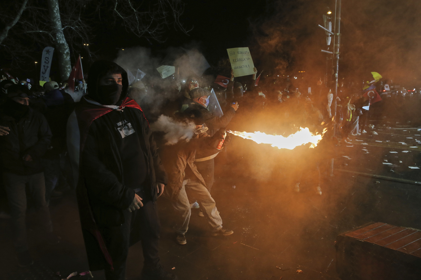 Αναβρασμός για την προφυλάκιση του Ιμάμογλου – Αποτελεί «επίθεση» στη δημοκρατία – Συνεχίζονται οι κινητοποιήσεις οργής στην Τουρκία