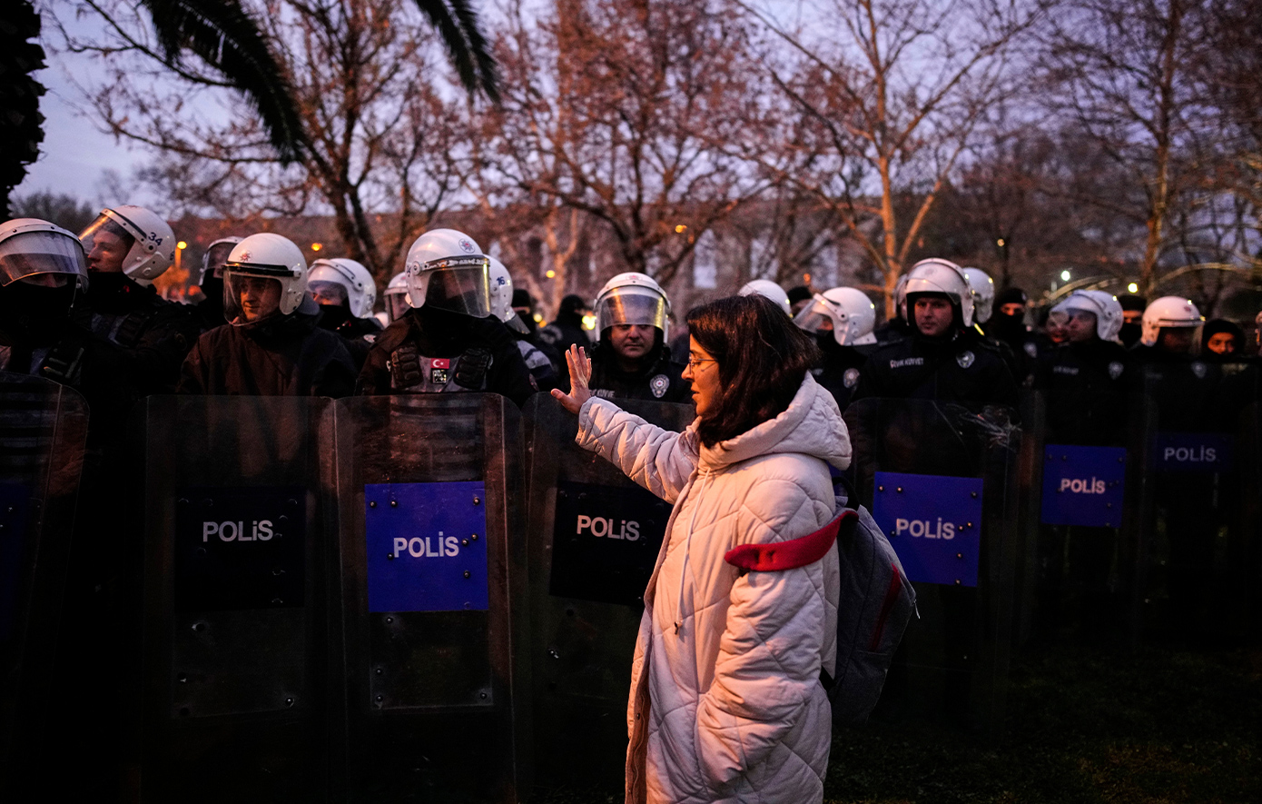 Αφέθηκαν ελεύθεροι δημοσιογράφοι που συνελήφθησαν επειδή κάλυπταν διαδήλωση στην Κωνσταντινούπολη