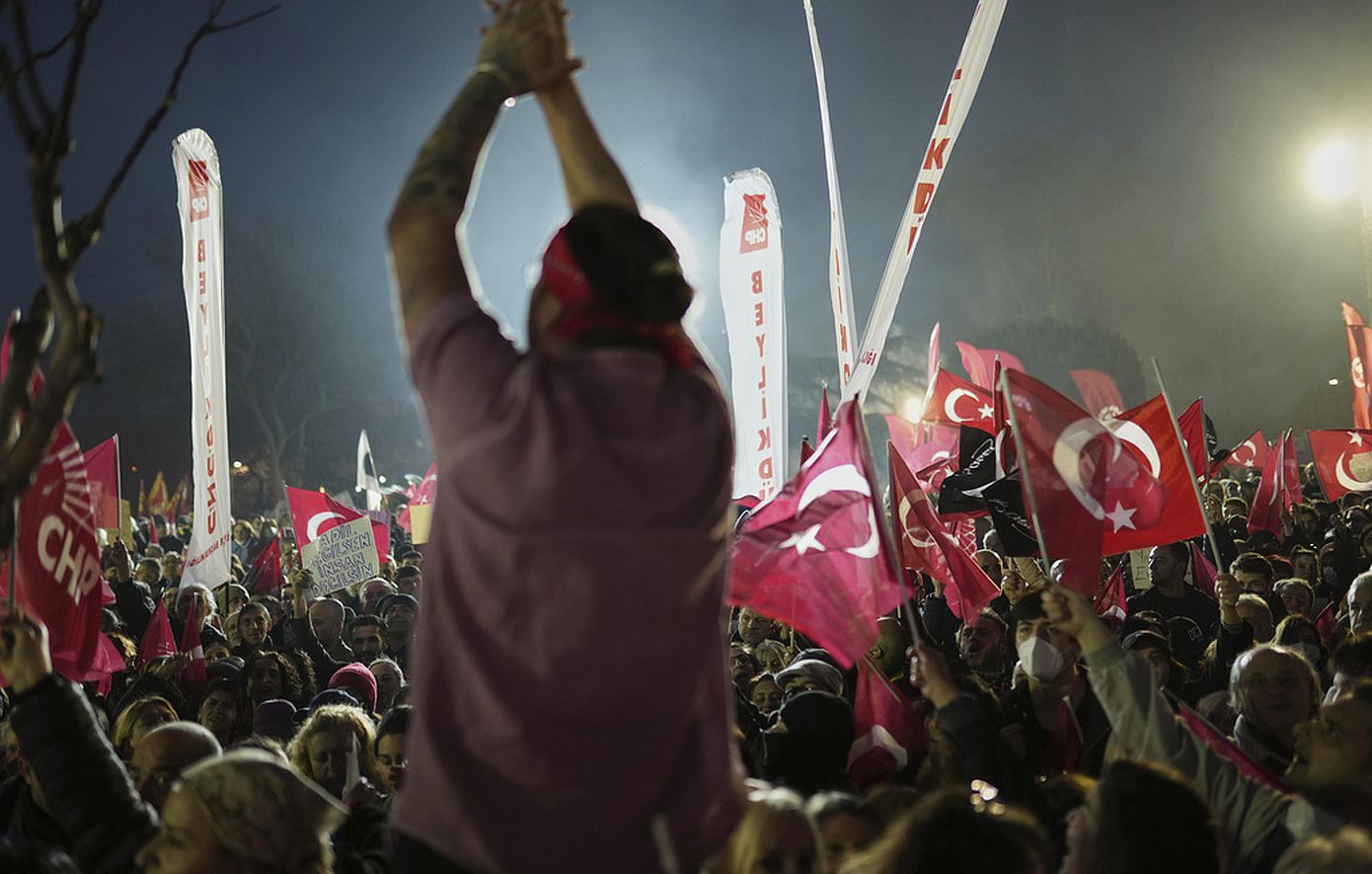 Τουρκία: 15 εκατομμύρια ψήφοι εμπιστοσύνης στον Εκρέμ Ιμάμογλου – «Με κάνατε πολύ χαρούμενο» το μήνυμά του από τη φυλακή