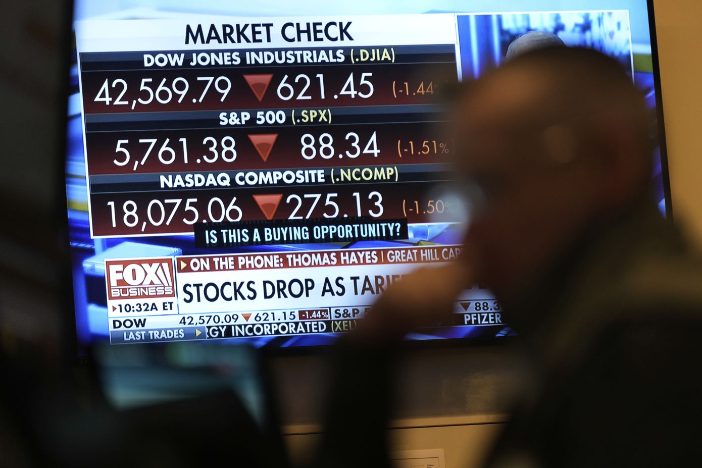 Υπουργός Οικονομικών ΗΠΑ:  Η Wall Street βγάζει κέρδη εδώ και δεκαετίες, «είναι η σειρά της πραγματικής οικονομίας»