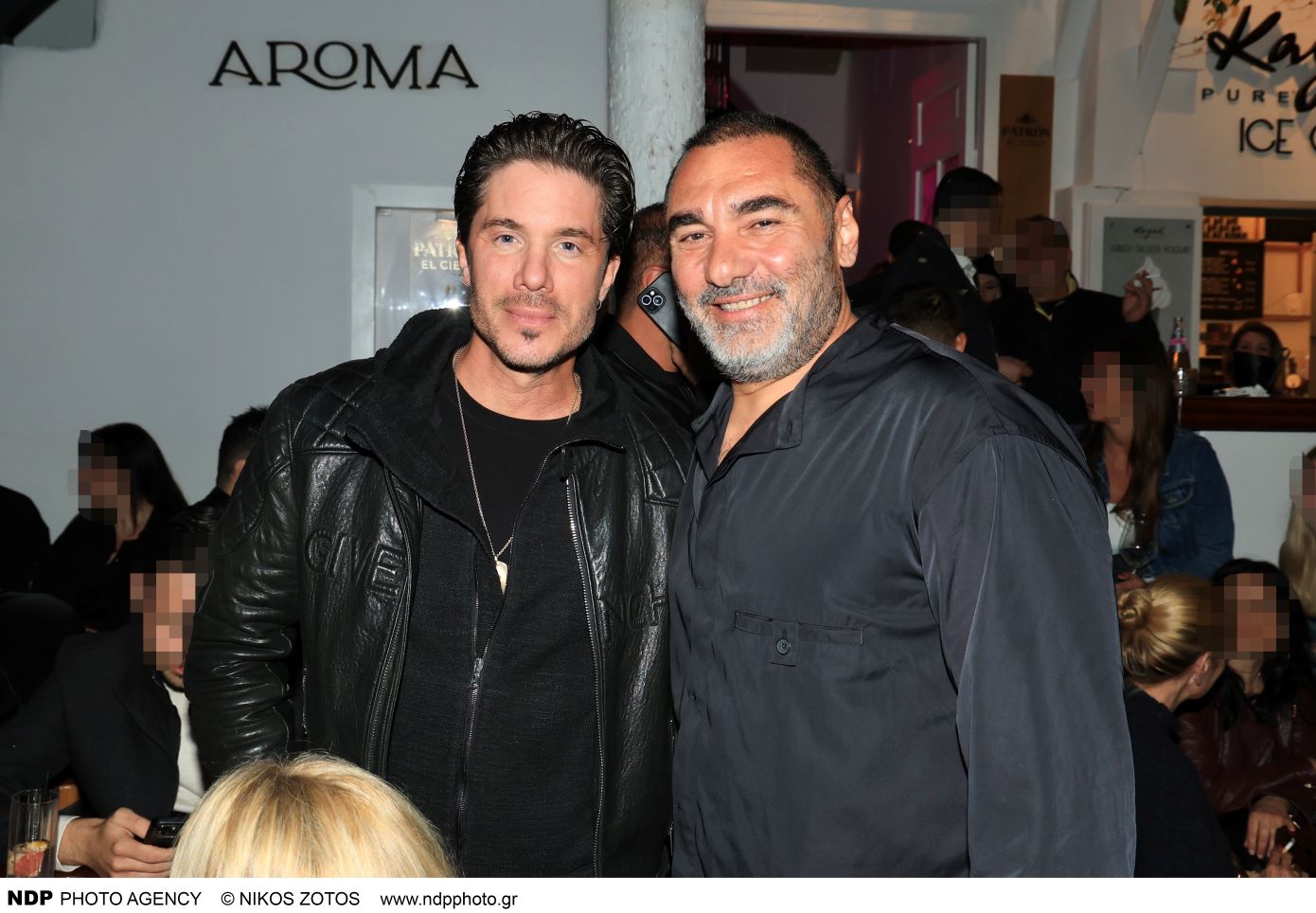 Η εαρινή σύναξη των celebrity στη Μύκονο – Πλημμύρισαν και φέτος τα σοκάκια του νησιού των ανέμων